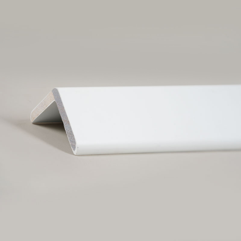 Prijelazna traka pod pravim kutom (90°) od punog drva (s temeljnim punilom + boja) - bijela 1 1/2' x 1 1/2'