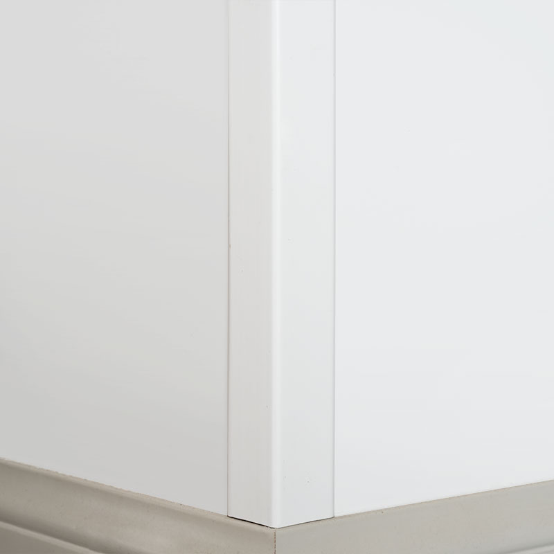 Prijelazna traka pod pravim kutom (90°) od punog drva (s temeljnim punilom + boja) - bijela 1 1/2' x 1 1/2'