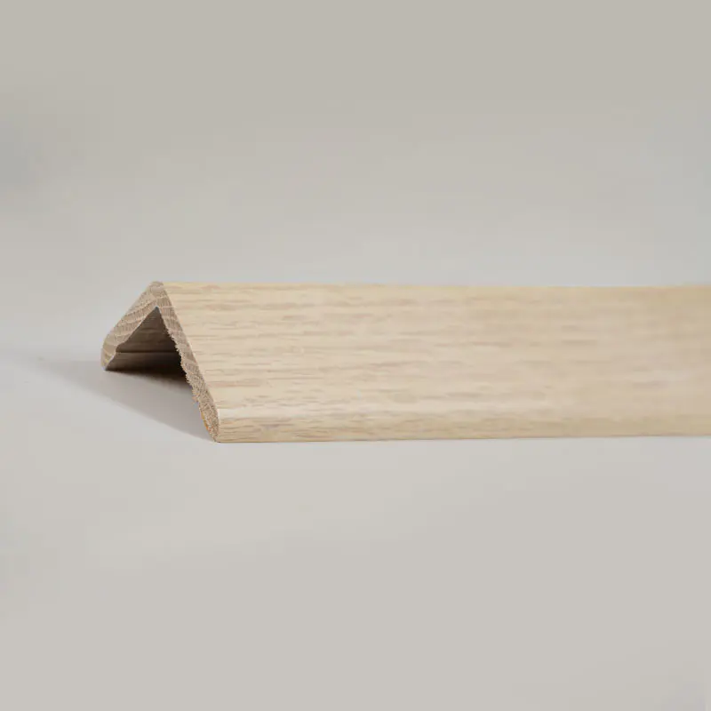 Prijelazna traka od punog drva pod pravim kutom (90°) (omotana furnirom crvenog hrasta + boja) - boja hrasta 1 1/2' x 1 1/2'