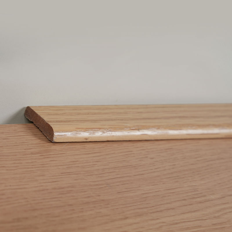 Prijelazna letva od punog drva (omotana furnirom crvenog hrasta + boja) - boja hrasta 6/25' x 1 3/8'