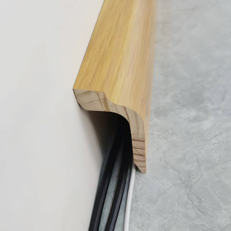 Podna lajsna od borovine (omotana bijelim hrastovim furnirom + boja) - boja hrasta 1 1/2'x2 1/6'