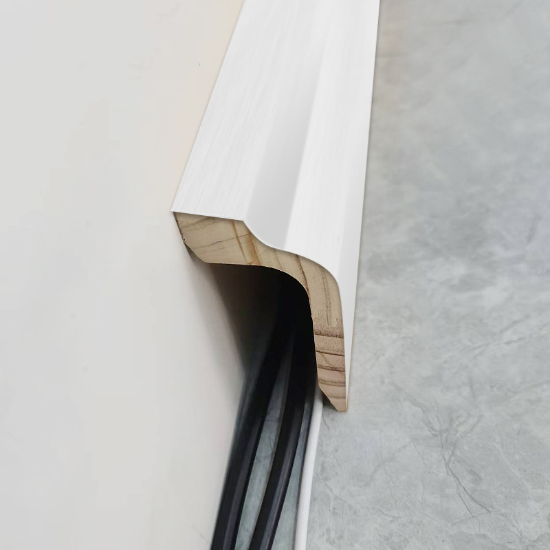 Podna lajsna od borovine (premazana punilom + boja) - bijela 1 1/2'x2 1/6'